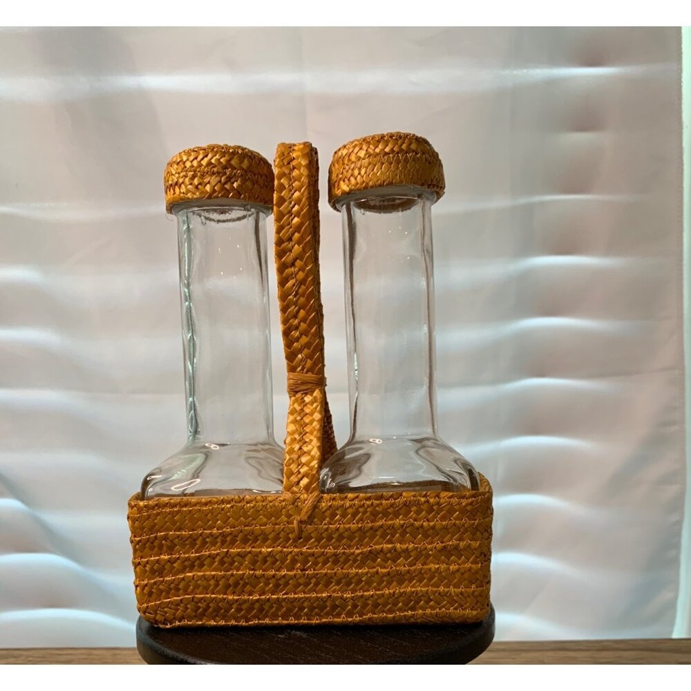 Vtg House Of Herbs 8 Oz Vinegar & Oil Glass Bottles With Woven Holder